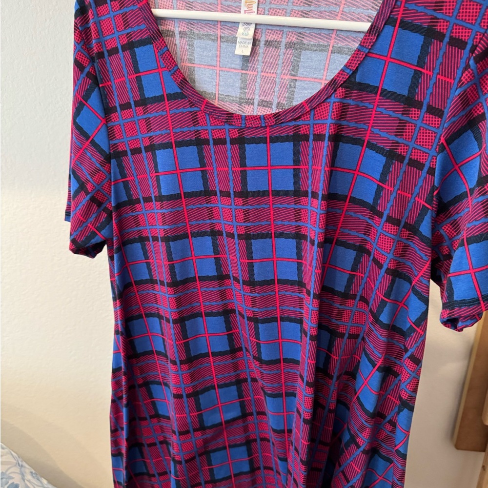 LuLaRoe Short Sleeve Scoop Neck Top - Blue & Pink Plaid